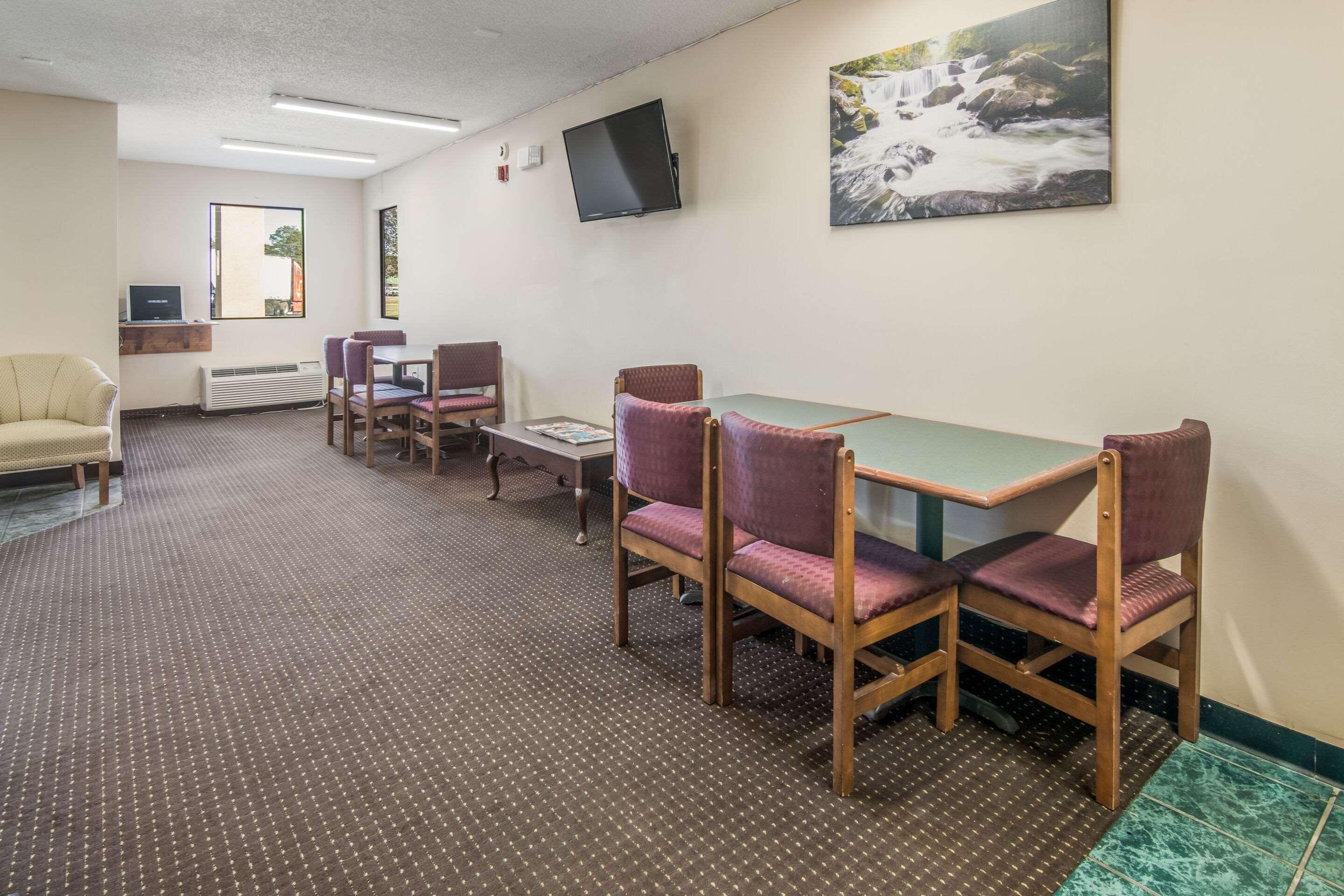 Rodeway Inn & Suites Dublin Ngoại thất bức ảnh
